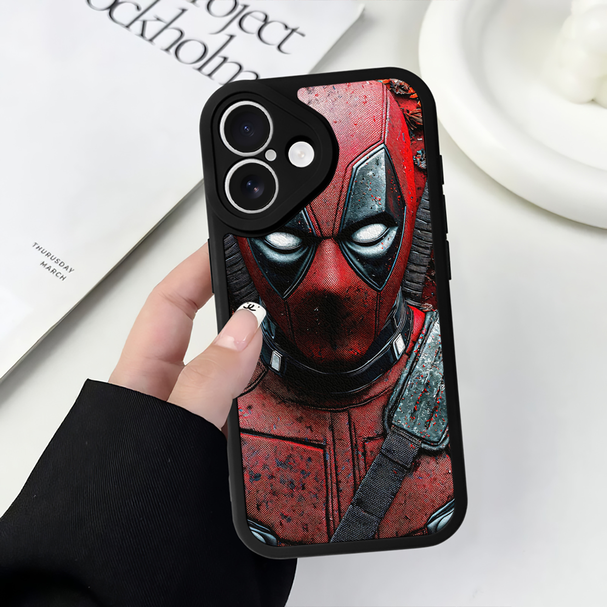 （画像用） Deadpool デッドプール 【iPhone 16シリーズ対応】シリコンスマホケース（レザー調） 材質：シリコン